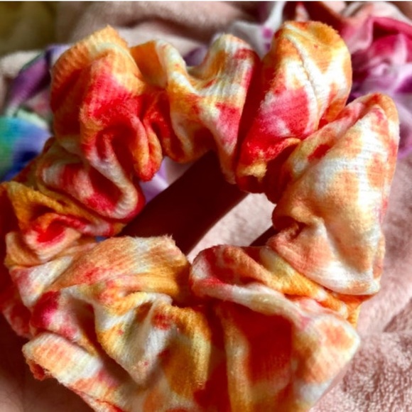 3pc Tie Dye Crumpled Scrunchie Random - Picture 5 of 5